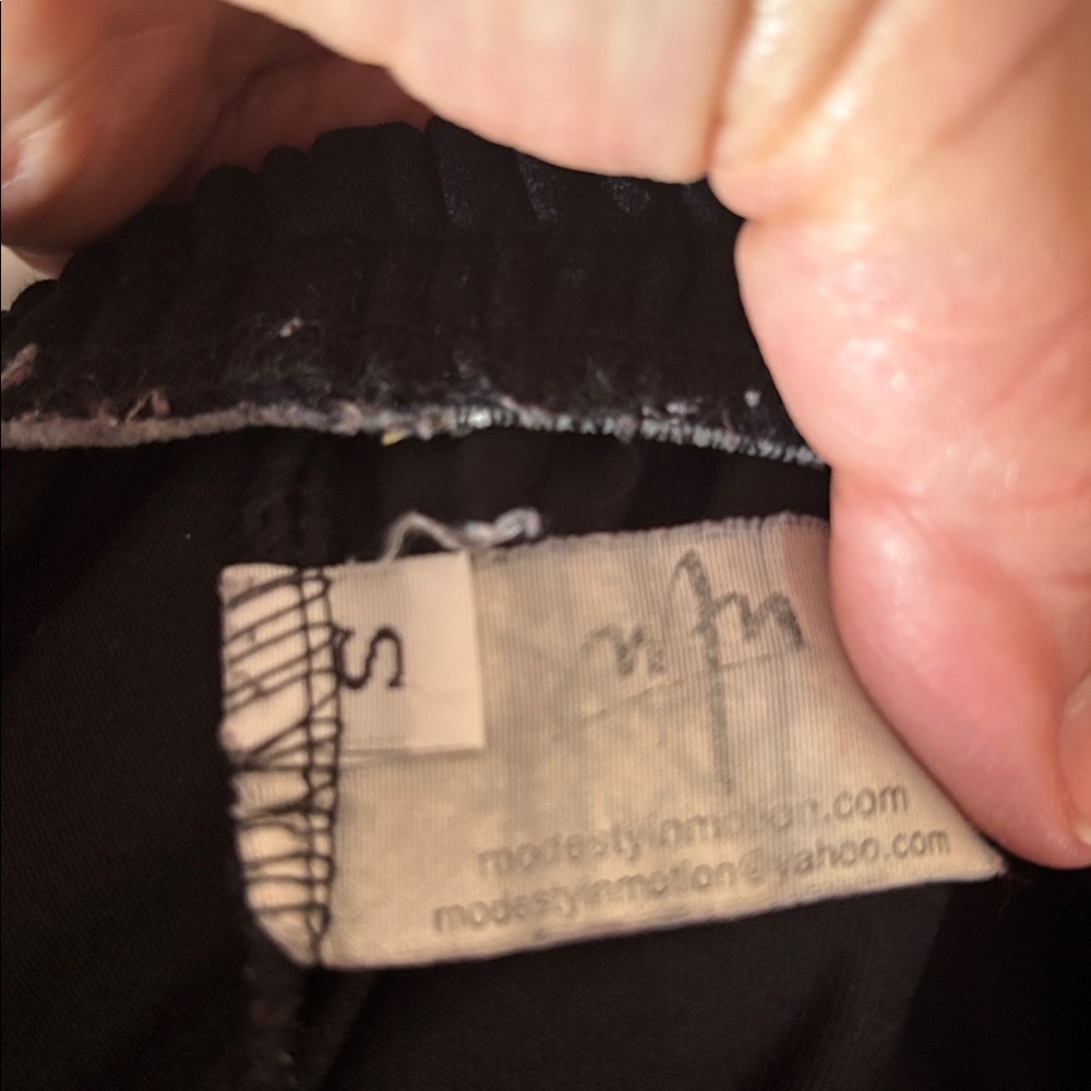 Modesty in Motion, black uniform skirt with shorts - Picture 3 of 4